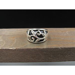 Size 7.75 Sterling Silver Floral Pattern With Onyx Background Band Ring